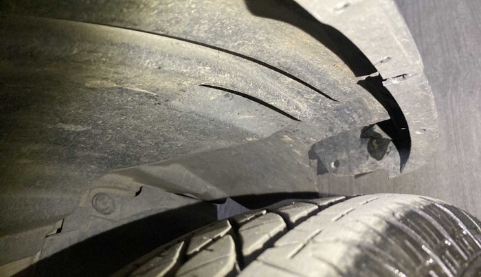 2012 Maruti Swift VXI, Petrol, Manual, 1,02,912 km, Right fender - Lining loose