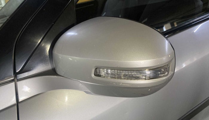 2012 Maruti Swift VXI, Petrol, Manual, 1,02,912 km, Left rear-view mirror - Indicator light has minor damage