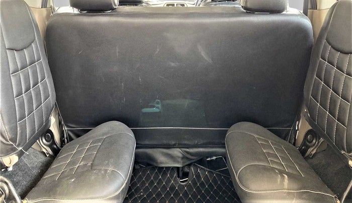 2018 Mahindra TUV300 T10 AMT DUAL TONE, Diesel, Automatic, 50,235 km, Third Seat Row ( optional )