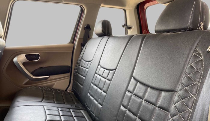 2018 Mahindra TUV300 T10 AMT DUAL TONE, Diesel, Automatic, 50,235 km, Right Side Rear Door Cabin