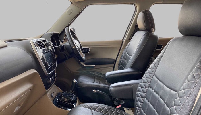 2018 Mahindra TUV300 T10 AMT DUAL TONE, Diesel, Automatic, 50,235 km, Right Side Front Door Cabin