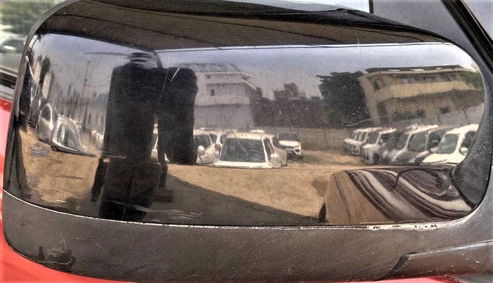2018 Mahindra TUV300 T10 AMT DUAL TONE, Diesel, Automatic, 50,235 km, Right rear-view mirror - Mirror movement not proper