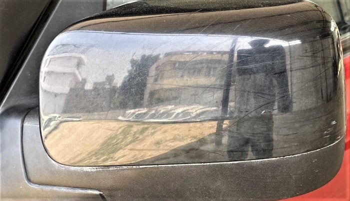 2018 Mahindra TUV300 T10 AMT DUAL TONE, Diesel, Automatic, 50,235 km, Left rear-view mirror - Mirror movement not proper