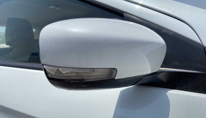 2019 Maruti Ciaz SIGMA 1.5 SHVS MT  PETROL, Petrol, Manual, 55,483 km, Right rear-view mirror - Indicator light has minor damage