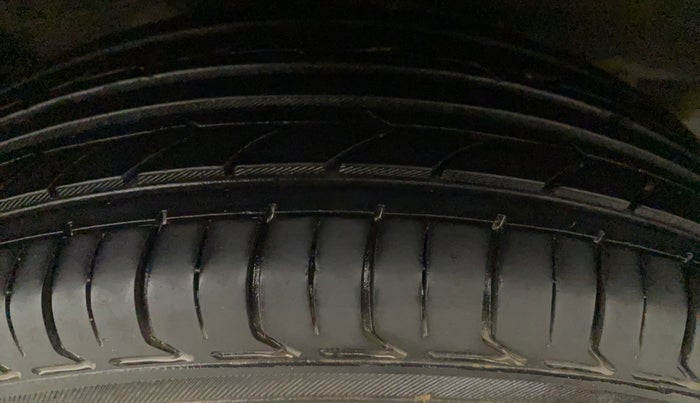 2017 Maruti Wagon R 1.0 VXI OPT, Petrol, Manual, 43,944 km, Left Front Tyre Tread