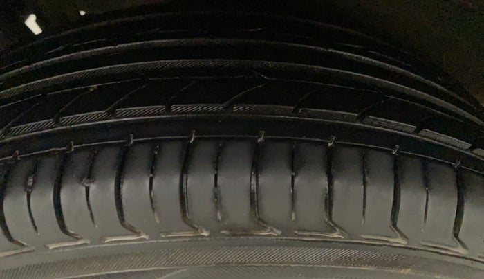 2017 Maruti Wagon R 1.0 VXI OPT, Petrol, Manual, 43,944 km, Right Front Tyre Tread