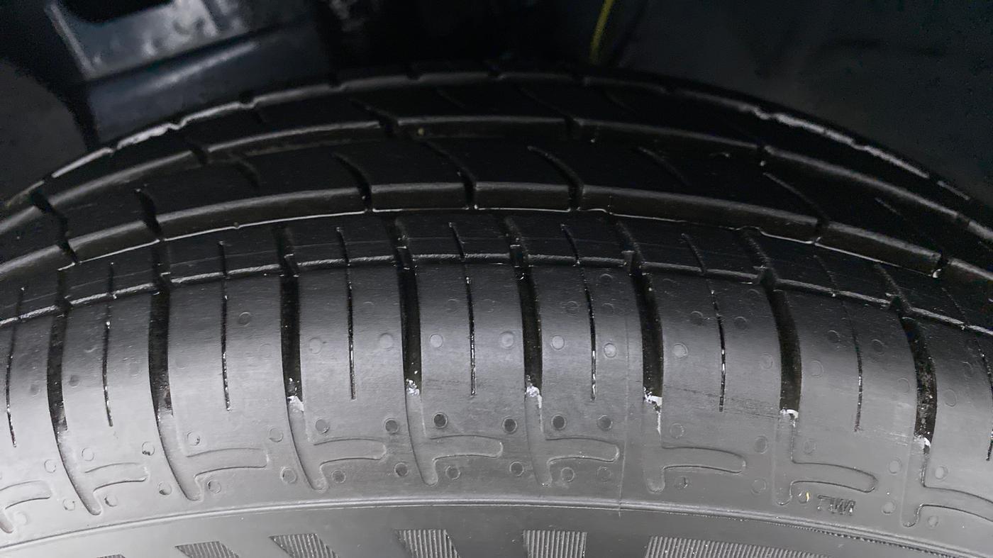 2022 Hyundai GRAND I10 NIOS SPORTZ 1.2 AT, Petrol, Automatic, 947 km, Left Front Tyre Tread