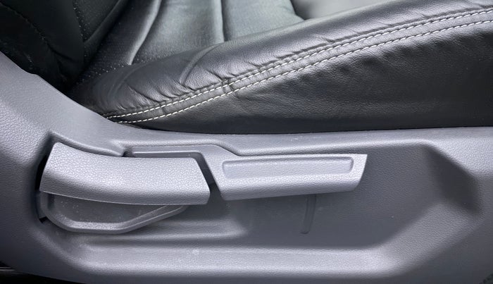 2022 Hyundai GRAND I10 NIOS SPORTZ 1.2 AT, Petrol, Automatic, 947 km, Driver Side Adjustment Panel