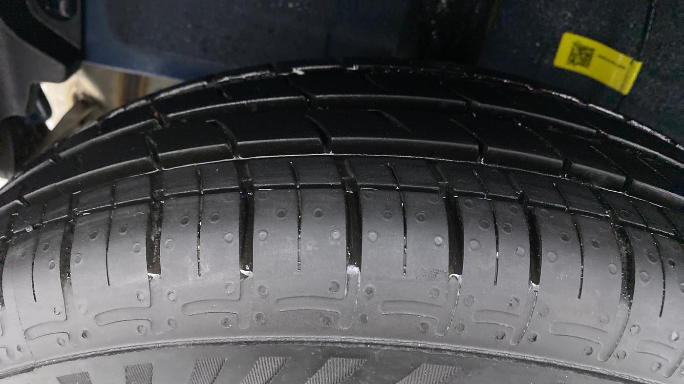 2022 Hyundai GRAND I10 NIOS SPORTZ 1.2 AT, Petrol, Automatic, 947 km, Right Rear Tyre Tread