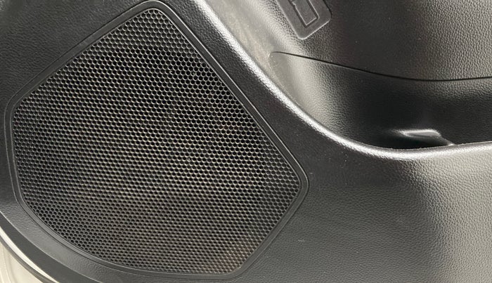 2019 Maruti Swift LXI, Petrol, Manual, 16,820 km, Infotainment system - Front speakers missing / not working