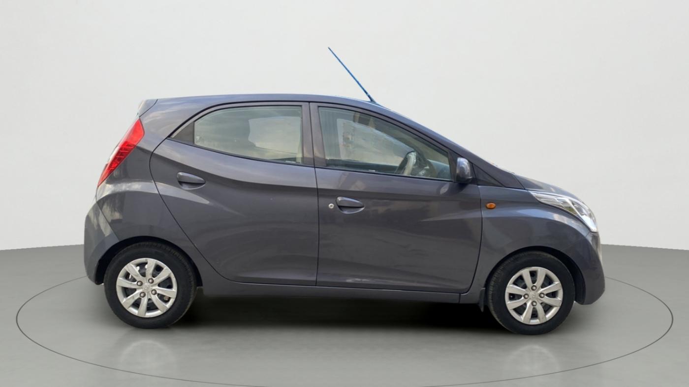 2016 Hyundai Eon SPORTZ, Petrol, Manual, 47,972 km, Right Side View