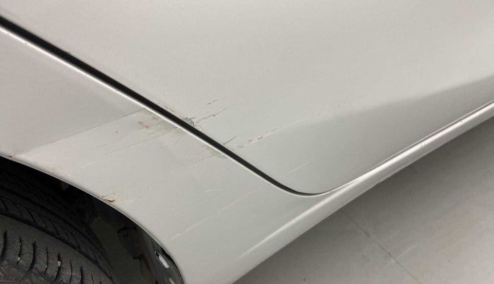 2016 Maruti Ciaz VXI+, Petrol, Manual, 76,073 km, Right rear door - Minor scratches