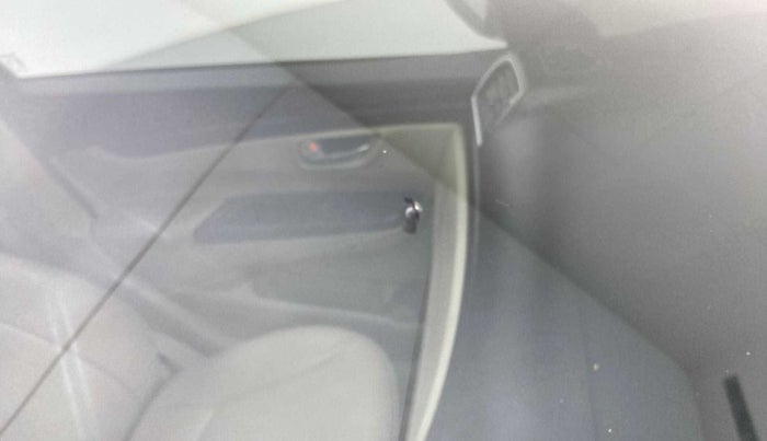 2016 Maruti Ciaz VXI+, Petrol, Manual, 76,073 km, Front windshield - Minor spot on windshield