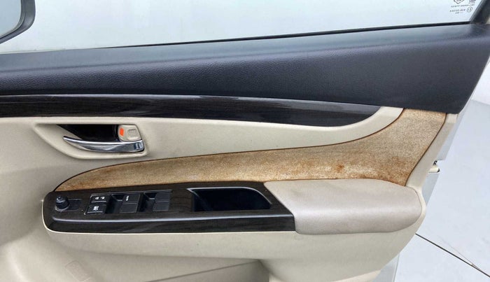 2016 Maruti Ciaz VXI+, Petrol, Manual, 76,073 km, Driver-side door - Trim has minor damage