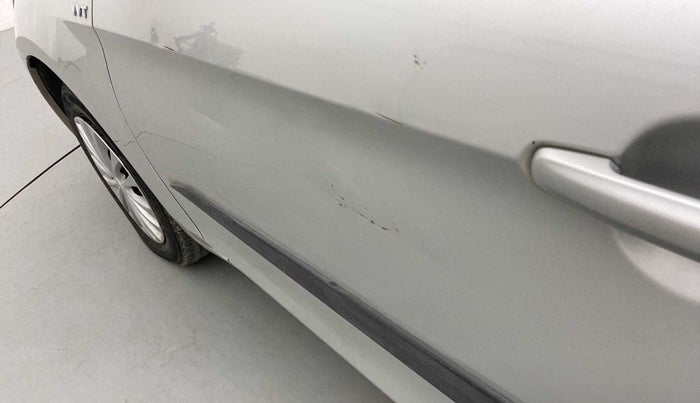2016 Maruti Ciaz VXI+, Petrol, Manual, 76,073 km, Front passenger door - Slightly dented
