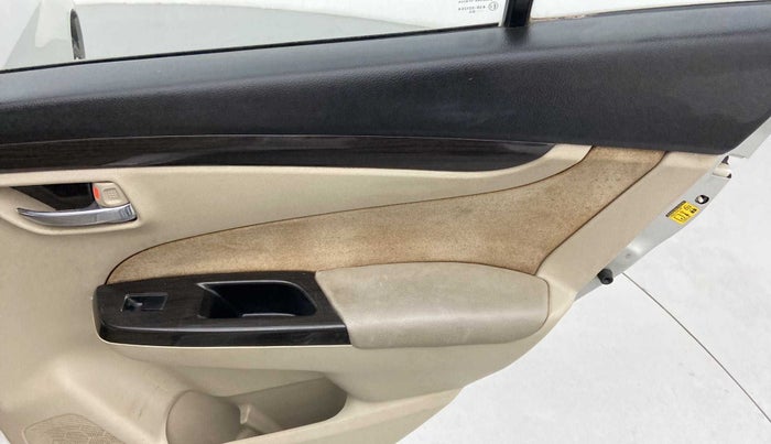 2016 Maruti Ciaz VXI+, Petrol, Manual, 76,073 km, Right rear door - Trim has minor damage