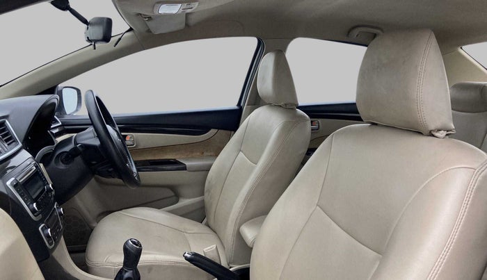 2016 Maruti Ciaz VXI+, Petrol, Manual, 76,073 km, Right Side Front Door Cabin