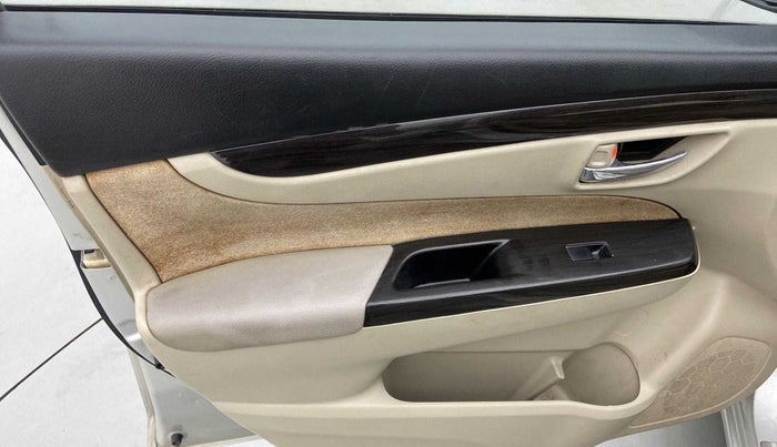 2016 Maruti Ciaz VXI+, Petrol, Manual, 76,073 km, Rear left door - Trim has minor damage