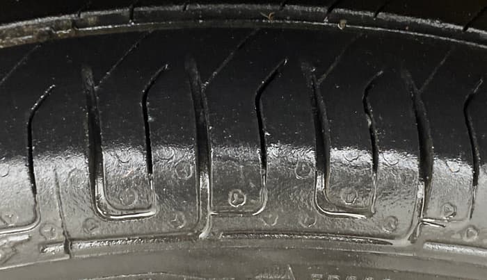 2015 Maruti Wagon R 1.0 VXI, Petrol, Manual, 19,612 km, Left Front Tyre Tread