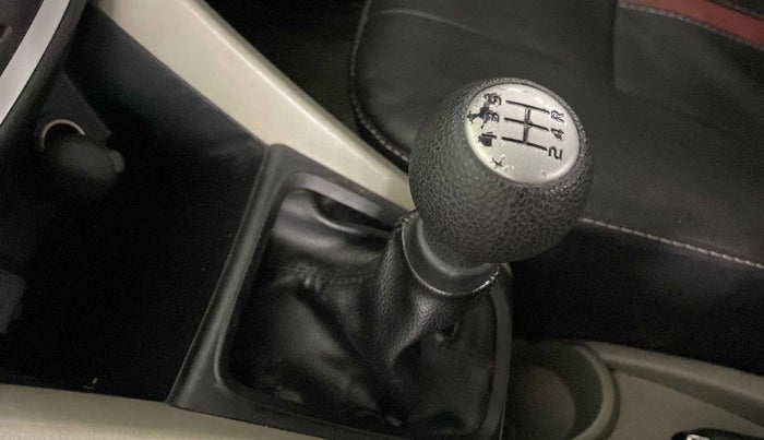 2016 Maruti Celerio ZXI, Petrol, Manual, 25,318 km, Gear lever - Boot cover slightly torn