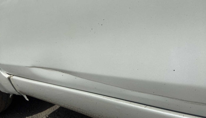 2012 Maruti Swift VXI, Petrol, Manual, 81,625 km, Front passenger door - Slightly dented