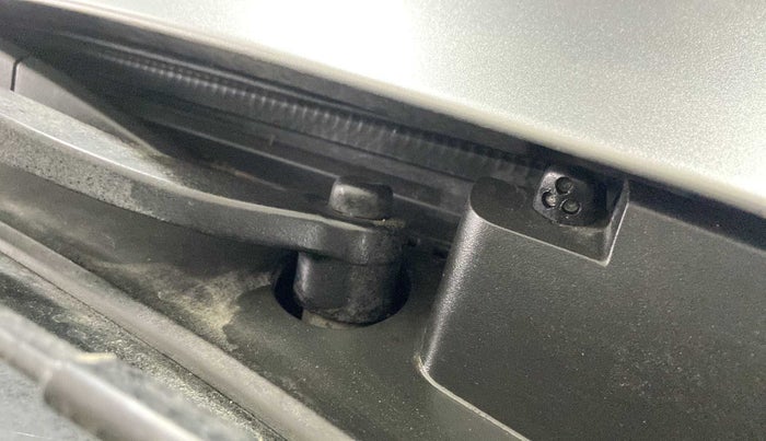 2016 Maruti Vitara Brezza ZDI, Diesel, Manual, 77,722 km, Front windshield - Wiper Blade Broken/Rusted