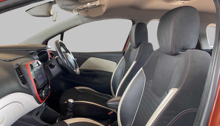 2018 Renault Captur RXT DIESEL DUAL TONE, Diesel, Manual, 68,232 km, Right Side Front Door Cabin