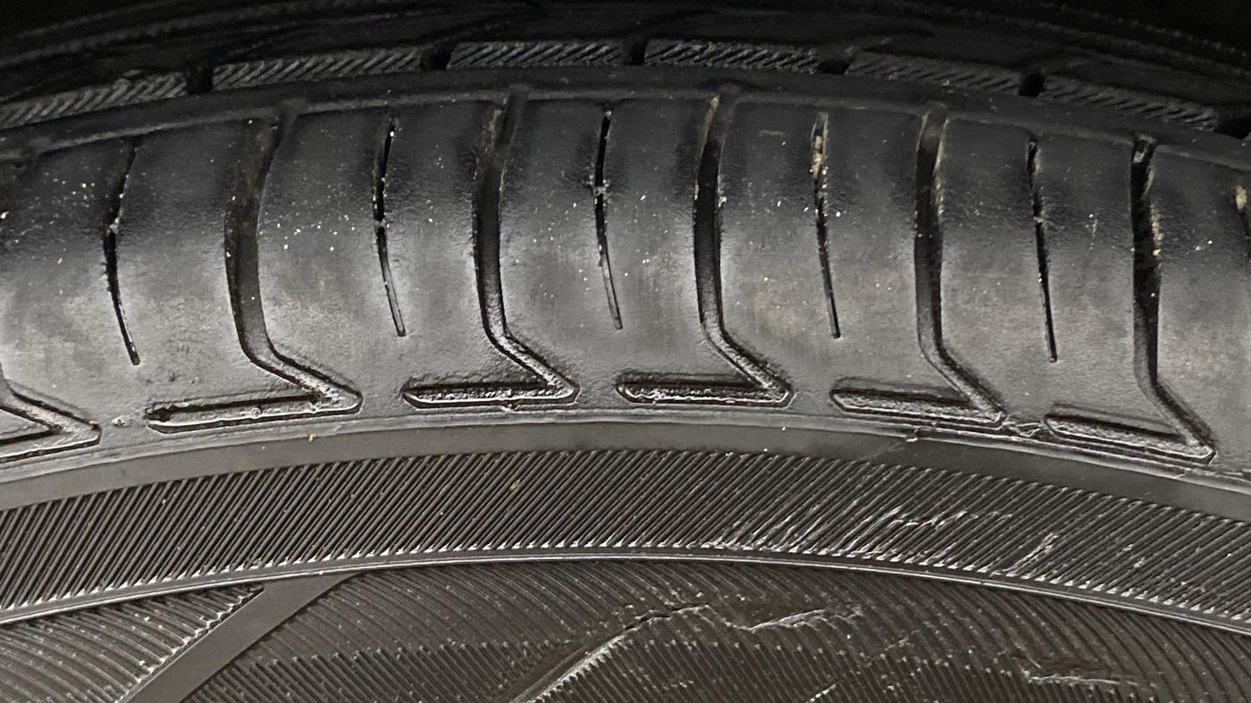 2020 Renault Kwid RXT 1.0 AMT (O), Petrol, Automatic, 50,196 km, Right Front Tyre Tread