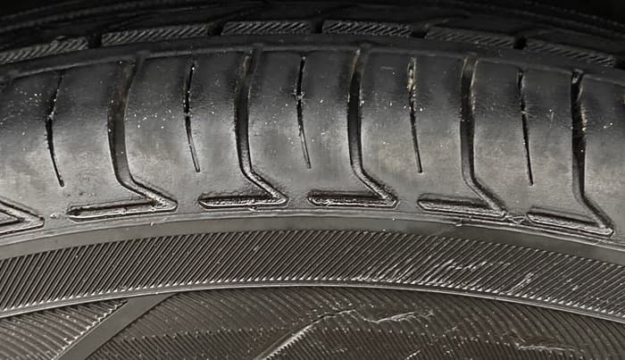 2020 Renault Kwid RXT 1.0 AMT (O), Petrol, Automatic, 50,196 km, Right Front Tyre Tread