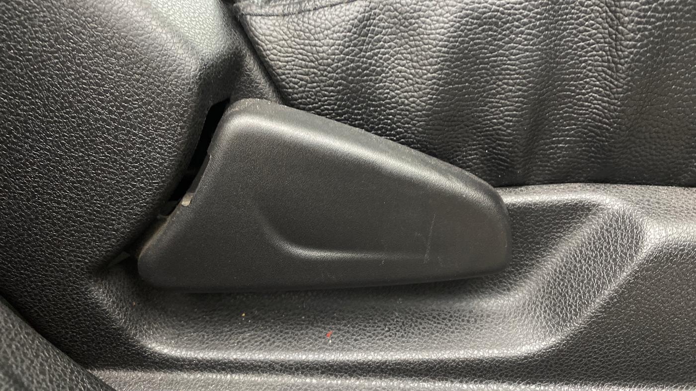 2020 Renault Kwid RXT 1.0 AMT (O), Petrol, Automatic, 50,196 km, Driver Side Adjustment Panel