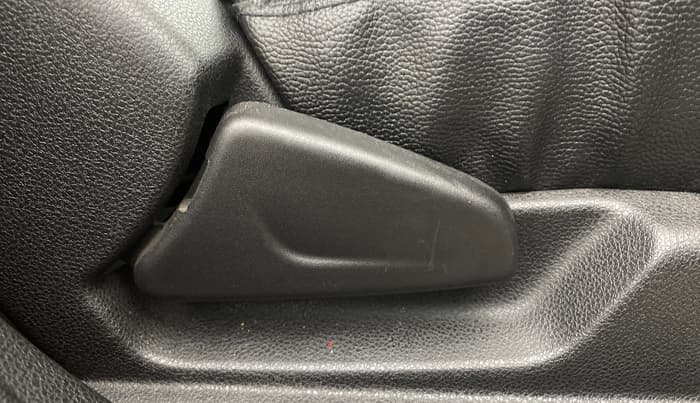2020 Renault Kwid RXT 1.0 AMT (O), Petrol, Automatic, 50,196 km, Driver Side Adjustment Panel