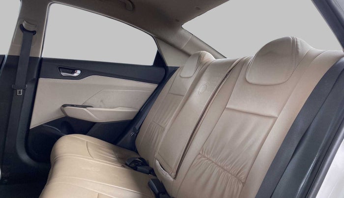 2018 Hyundai Verna 1.6 VTVT SX, Petrol, Manual, 40,645 km, Right Side Rear Door Cabin