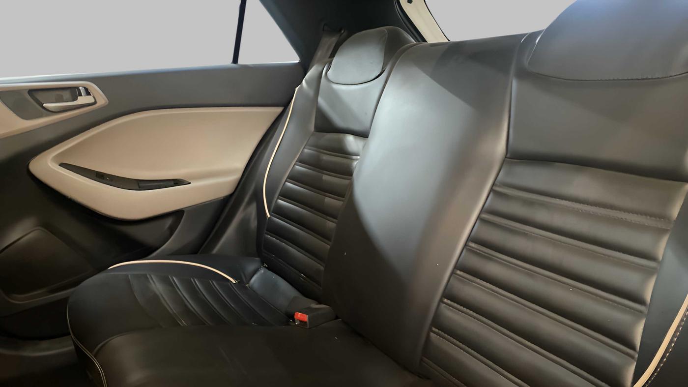 2018 Hyundai Elite i20 SPORTZ 1.2, Petrol, Manual, 92,792 km, Right Side Rear Door Cabin