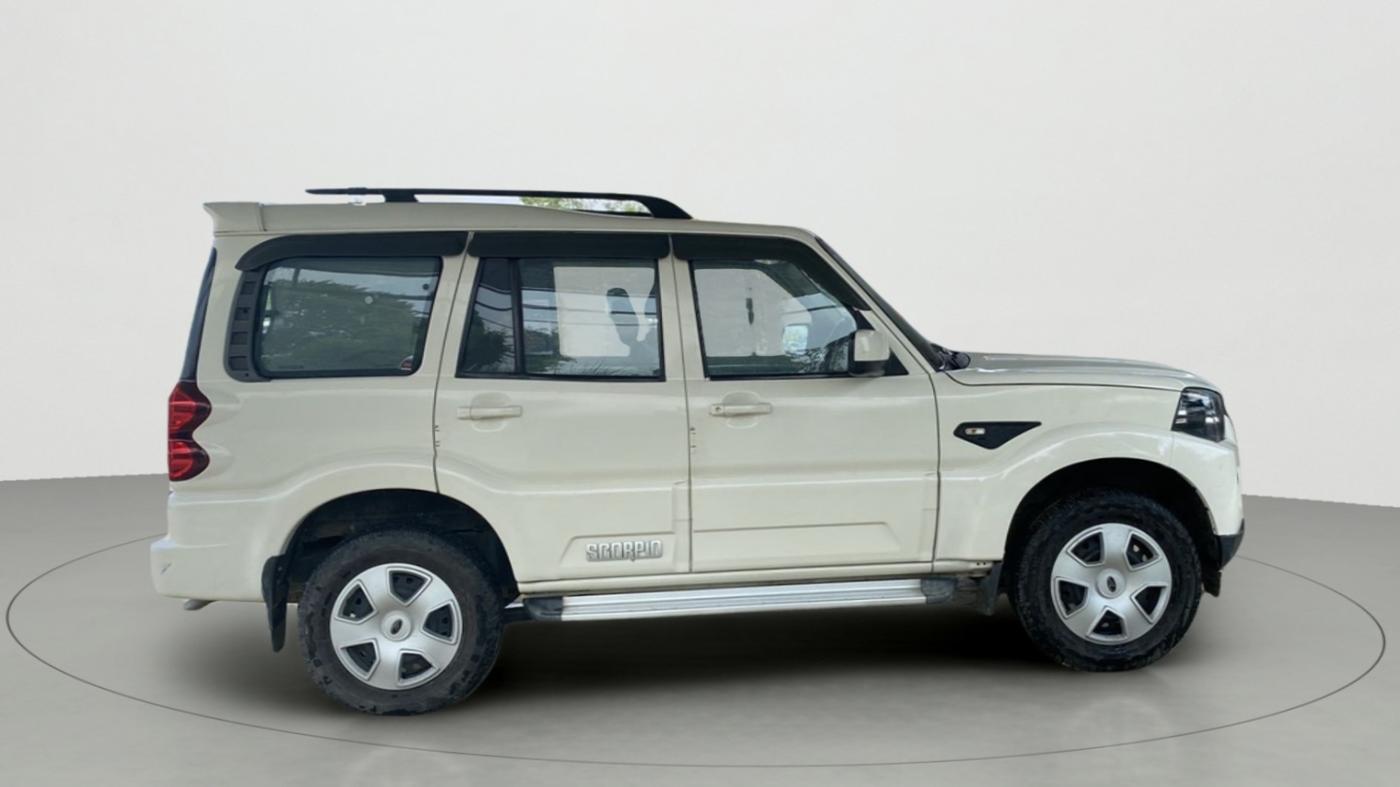 2018 Mahindra Scorpio S5, Diesel, Manual, 57,661 km, Right Side View