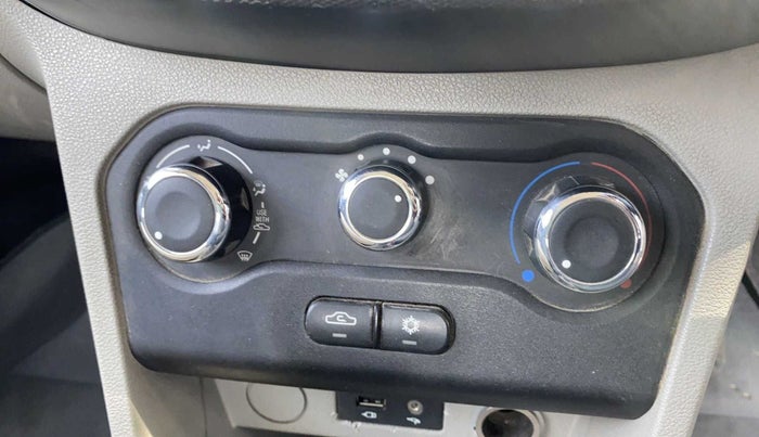 2018 Tata Tiago XZ PETROL, CNG, Manual, 98,176 km, AC Unit - Minor issue in the heater switch