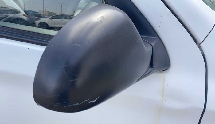 2014 Maruti Alto 800 LXI, Petrol, Manual, 83,937 km, Right rear-view mirror - Mirror movement not proper