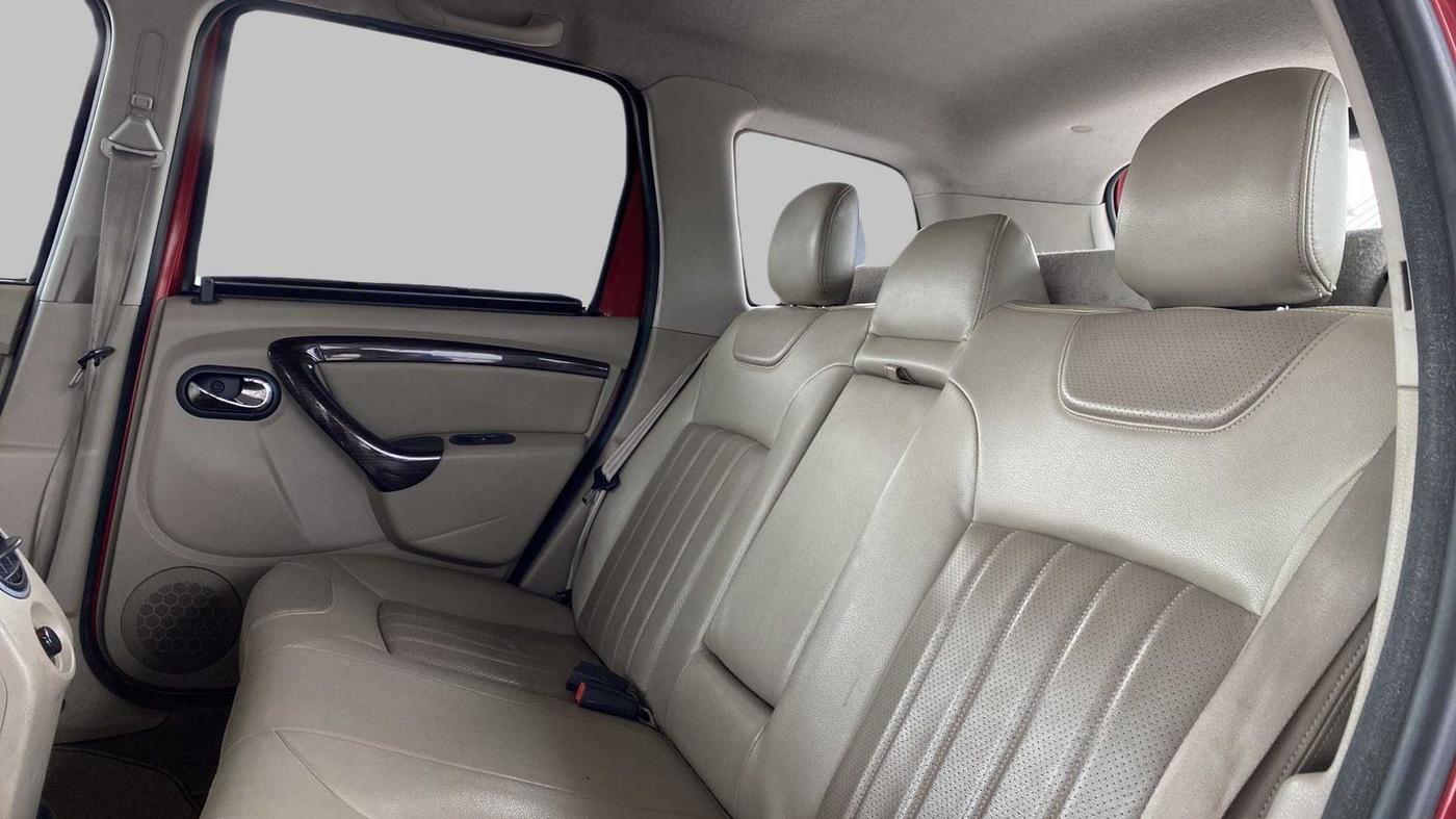 2013 Nissan Terrano XV D THP PREMIUM 110 PS, Diesel, Manual, 1,21,828 km, Right Side Rear Door Cabin