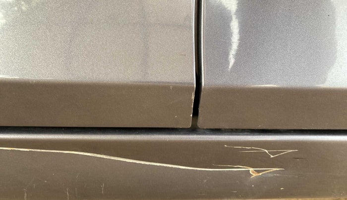 2014 Hyundai Eon ERA +, Petrol, Manual, 24,711 km, Left running board - Slightly dented