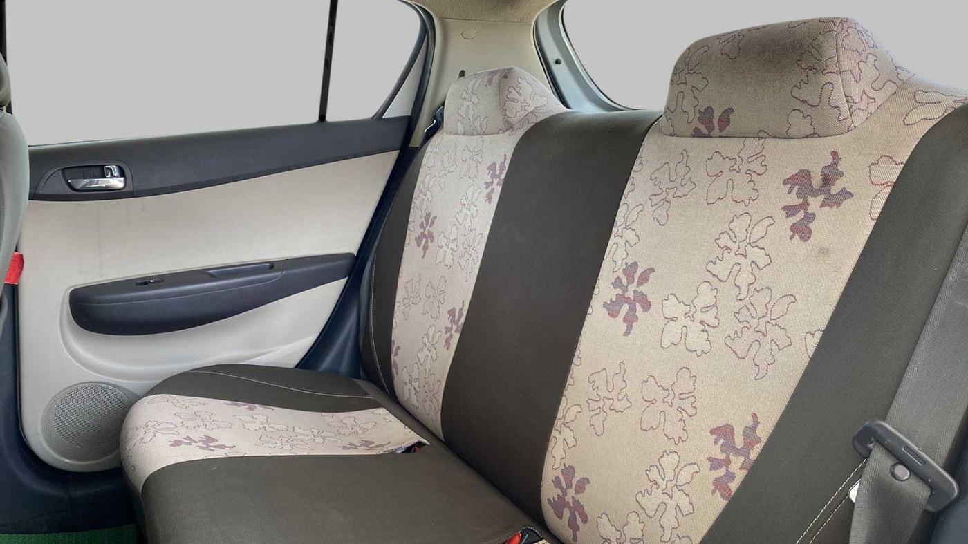 2012 Hyundai i20 MAGNA (O) 1.2, Petrol, Manual, 98,131 km, Right Side Rear Door Cabin
