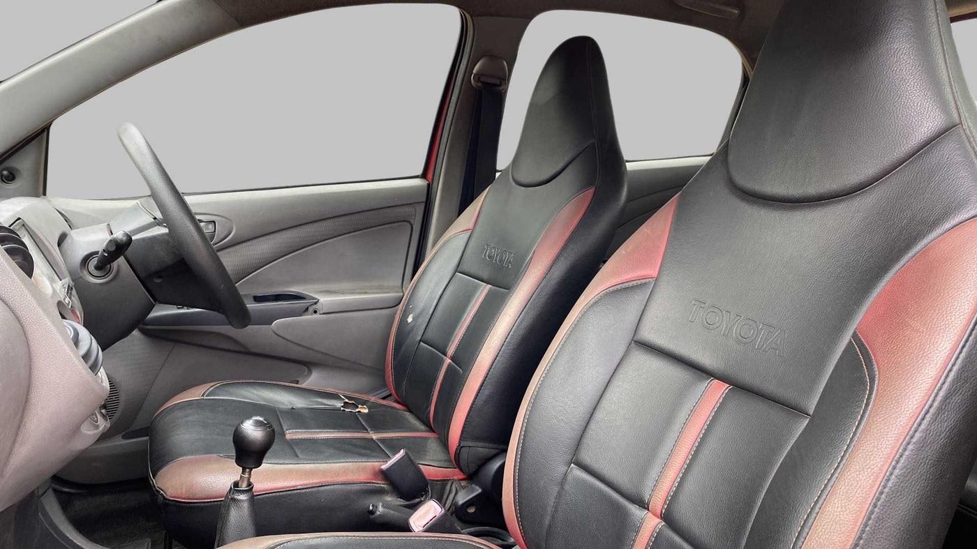 2011 Toyota Etios Liva G, Petrol, Manual, 55,314 km, Right Side Front Door Cabin