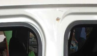 2011 Maruti Swift VXI, Petrol, Manual, 45,430 km, Left B pillar - Minor scratches