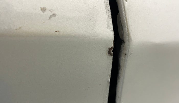 2013 Honda Brio E MT, Petrol, Manual, 1,01,340 km, Driver-side door - Slightly rusted