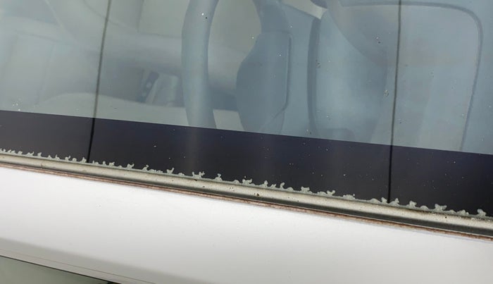 2013 Honda Brio E MT, Petrol, Manual, 1,01,340 km, Right A pillar - Slightly rusted