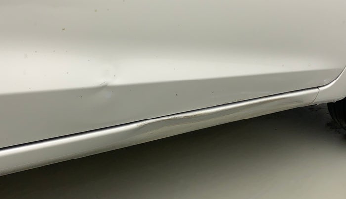 2013 Honda Brio E MT, Petrol, Manual, 1,01,340 km, Right running board - Slightly dented