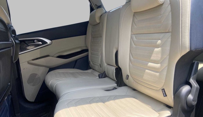 2022 KIA CARENS LUXURY PLUS 1.5 DIESEL 7 STR, Diesel, Manual, 17,468 km, Right Side Rear Door Cabin