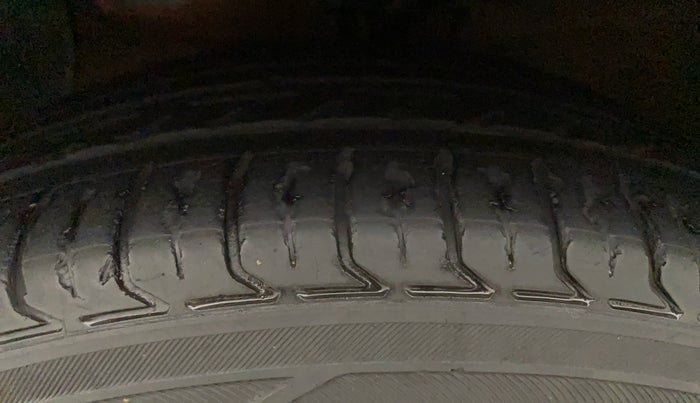 2015 Hyundai Xcent SX 1.2 (O), Petrol, Manual, 60,719 km, Left Front Tyre Tread