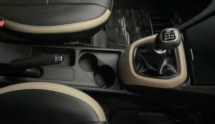 2015 Hyundai Xcent SX 1.2 (O), Petrol, Manual, 60,719 km, Gear Lever