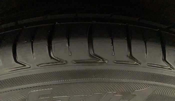 2015 Hyundai Xcent SX 1.2 (O), Petrol, Manual, 60,719 km, Right Rear Tyre Tread