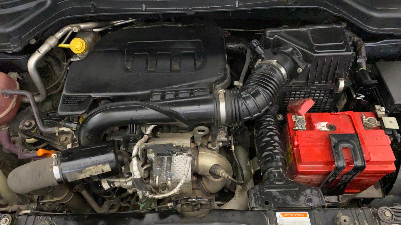 2023 Mahindra XUV300 W8 1.2 PETROL, Petrol, Manual, 60,515 km, Engine View