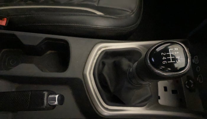 2023 Mahindra XUV300 W8 1.2 PETROL, Petrol, Manual, 59,860 km, Gear Lever